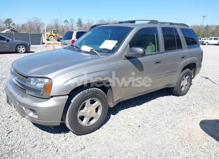 Photo 2 of 2002 Chevrolet Trailblazer LS (VIN 1GNDT13S022440889)