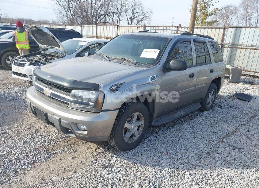 Photo 2 of 2003 Chevrolet Trailblazer LT (VIN 1GNDT13S032236031)