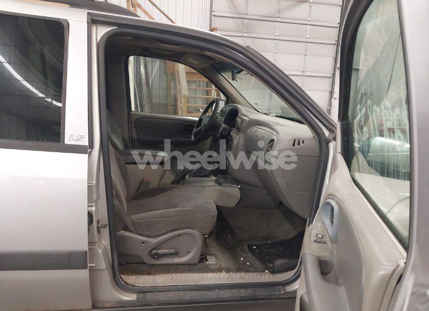 Photo 5 of 2004 Chevrolet Trailblazer LS (VIN 1GNDT13S042104839)