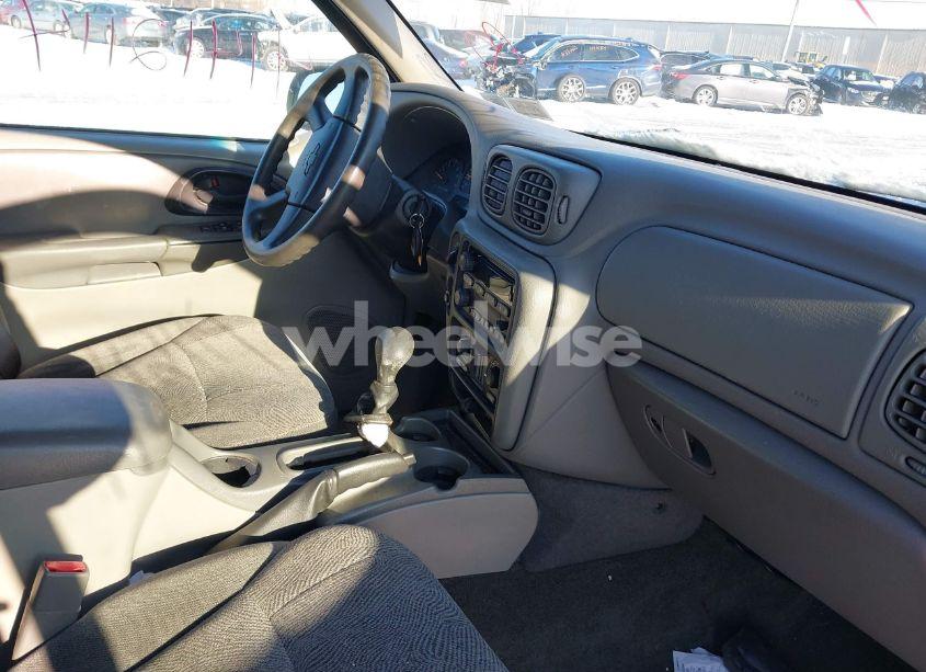 Photo 5 of 2004 Chevrolet Trailblazer LT (VIN 1GNDT13S042202303)