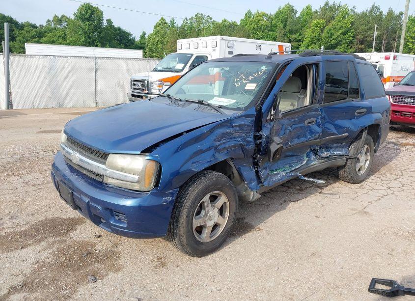 Photo 2 of 2005 Chevrolet Trailblazer LS (VIN 1GNDT13S052167473)