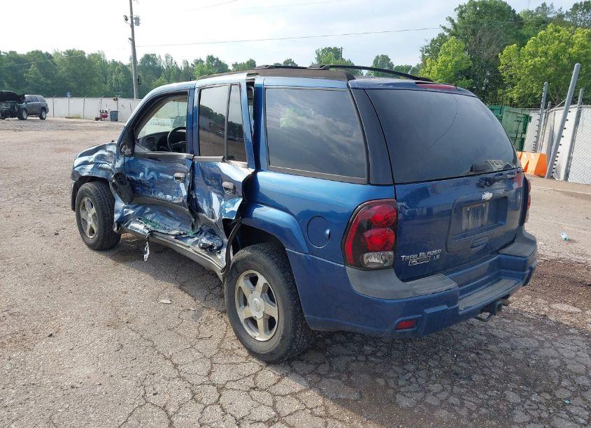 Photo 3 of 2005 Chevrolet Trailblazer LS (VIN 1GNDT13S052167473)