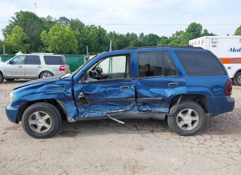 Photo 6 of 2005 Chevrolet Trailblazer LS (VIN 1GNDT13S052167473)