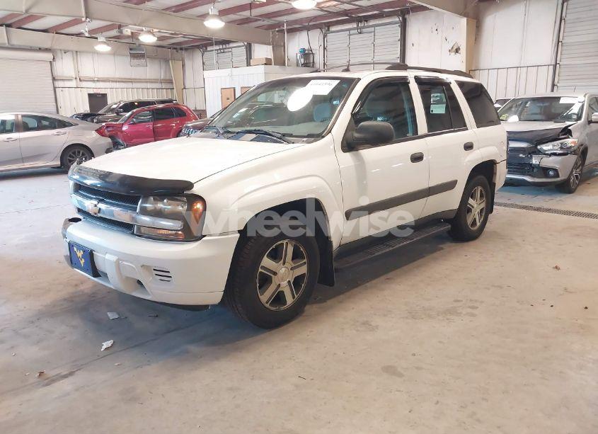 Photo 2 of 2005 Chevrolet Trailblazer LS (VIN 1GNDT13S052201220)