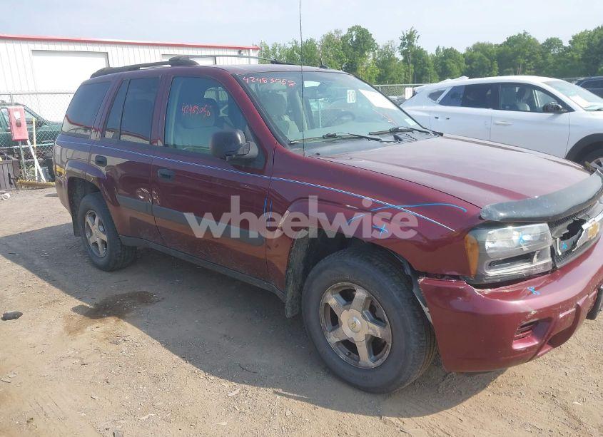 2005 Chevrolet Trailblazer LS (VIN 1GNDT13S052219572) main photo