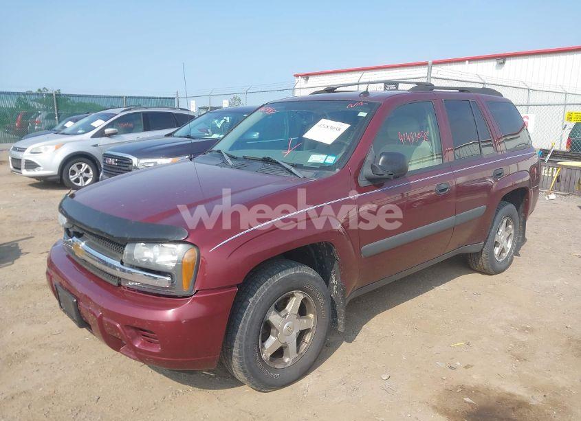 Photo 2 of 2005 Chevrolet Trailblazer LS (VIN 1GNDT13S052219572)