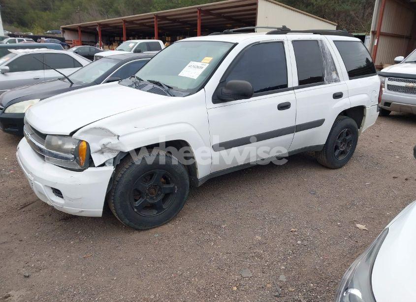 Photo 2 of 2005 Chevrolet Trailblazer LS (VIN 1GNDT13S052294997)