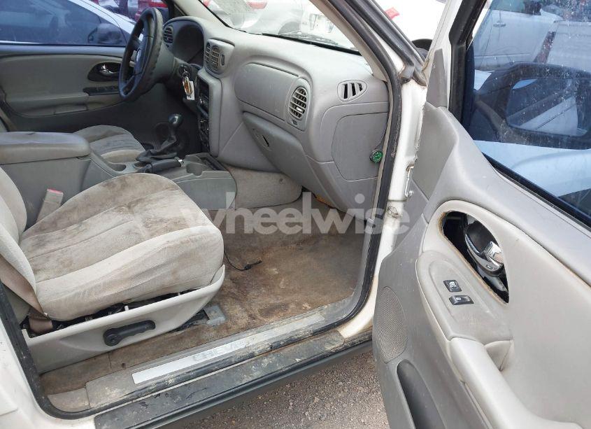 Photo 5 of 2005 Chevrolet Trailblazer LS (VIN 1GNDT13S052294997)