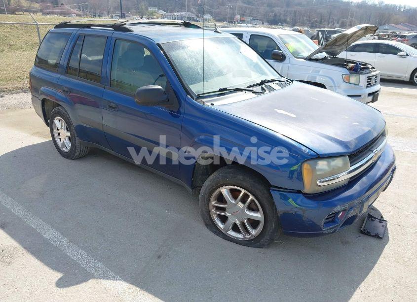 2005 Chevrolet Trailblazer LS (VIN 1GNDT13S052339016) main photo