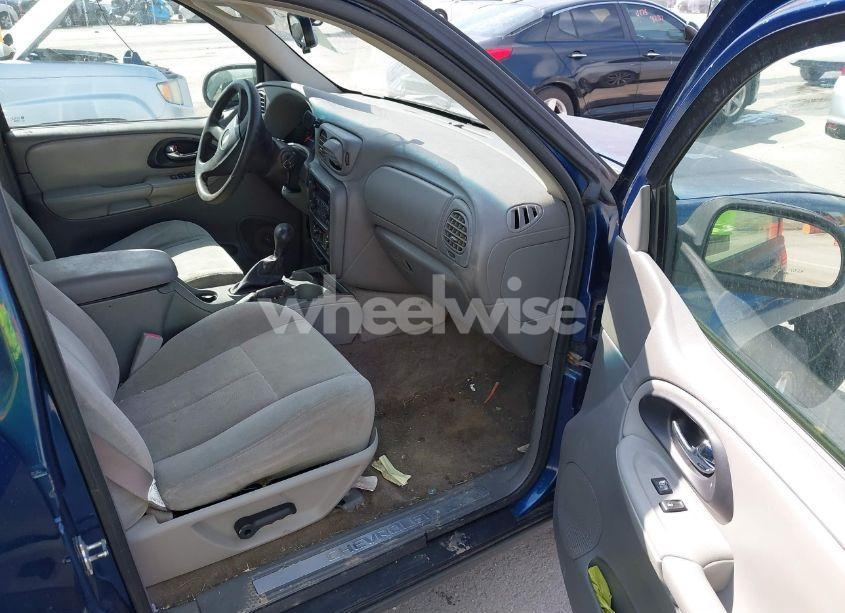 Photo 5 of 2005 Chevrolet Trailblazer LS (VIN 1GNDT13S052339016)