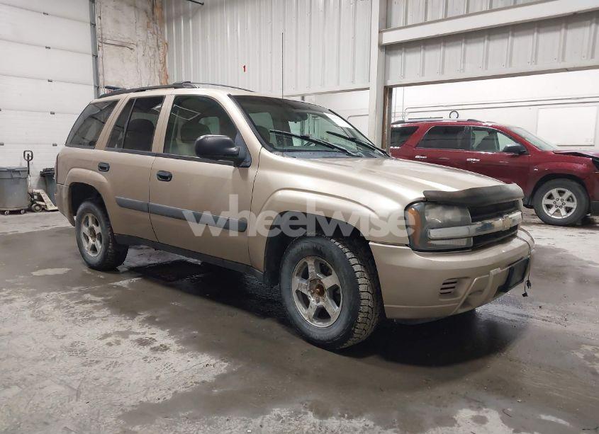 2005 Chevrolet Trailblazer LS (VIN 1GNDT13S052353899) main photo