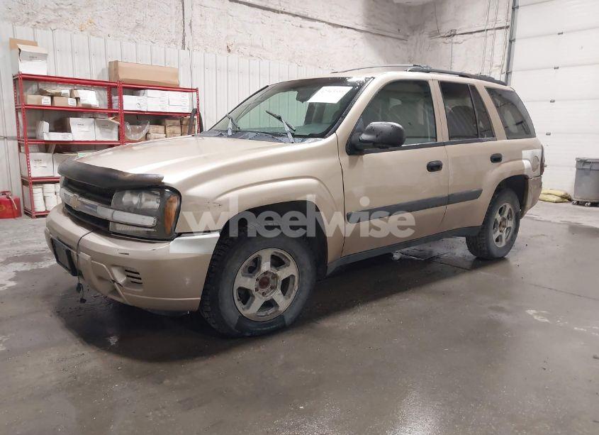 Photo 2 of 2005 Chevrolet Trailblazer LS (VIN 1GNDT13S052353899)