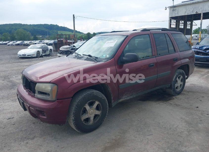 Photo 2 of 2005 Chevrolet Trailblazer LS (VIN 1GNDT13S052356270)