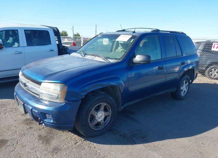 Photo 2 of 2005 Chevrolet Trailblazer LS (VIN 1GNDT13S052387860)