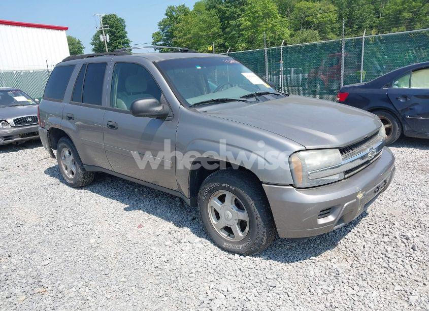 2006 Chevrolet Trailblazer LS (VIN 1GNDT13S062172710) main photo