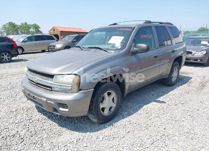 Photo 2 of 2006 Chevrolet Trailblazer LS (VIN 1GNDT13S062172710)