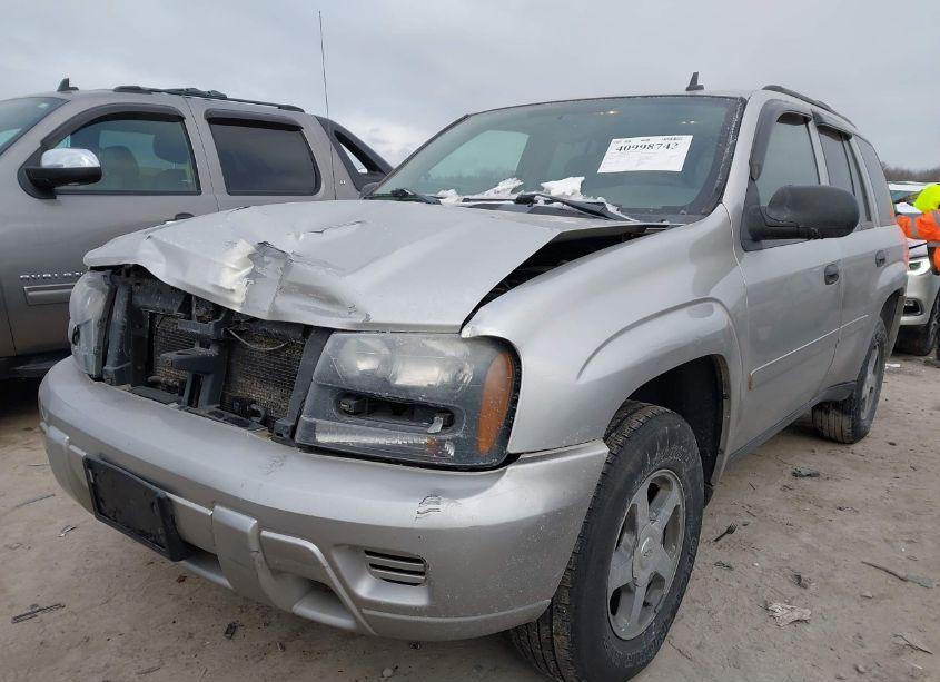 Photo 2 of 2006 Chevrolet Trailblazer LS (VIN 1GNDT13S062212588)