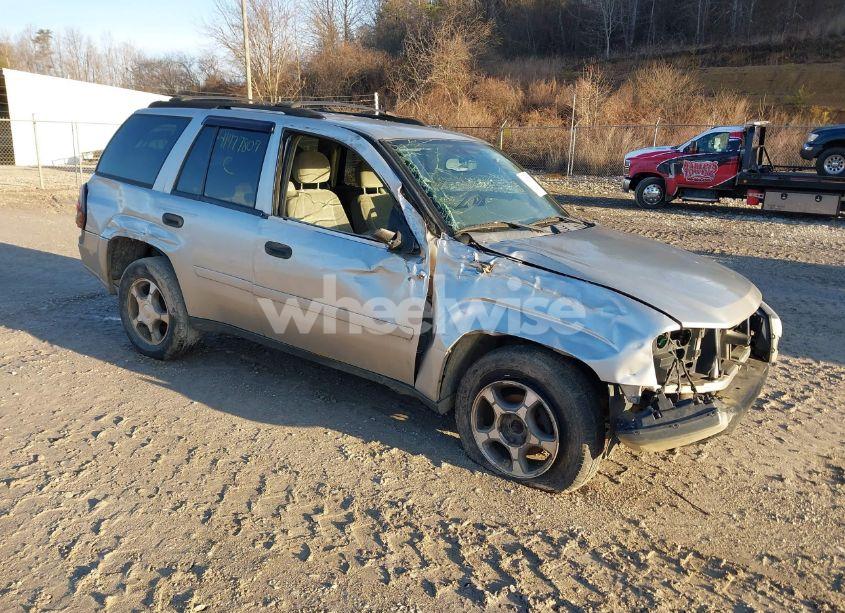 2007 Chevrolet Trailblazer LS (VIN 1GNDT13S072104876) main photo