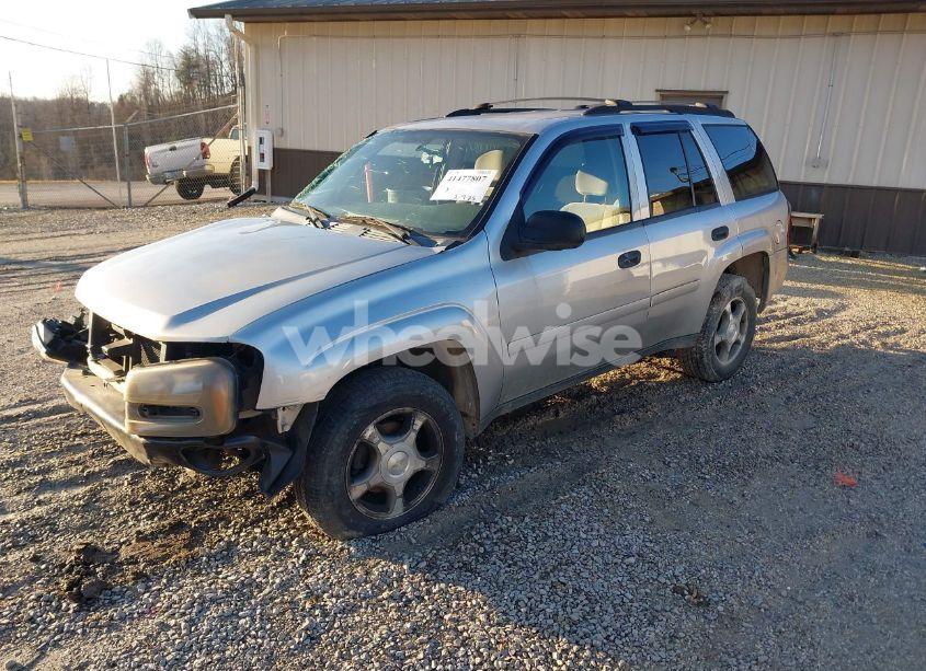 Photo 2 of 2007 Chevrolet Trailblazer LS (VIN 1GNDT13S072104876)
