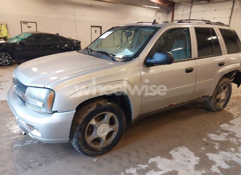 Photo 2 of 2007 Chevrolet Trailblazer LS (VIN 1GNDT13S072136470)