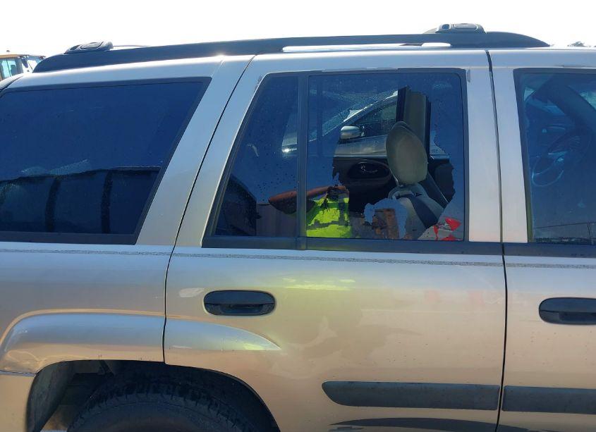 Photo 6 of 2005 Chevrolet Trailblazer LS (VIN 1GNDT13S152181320)