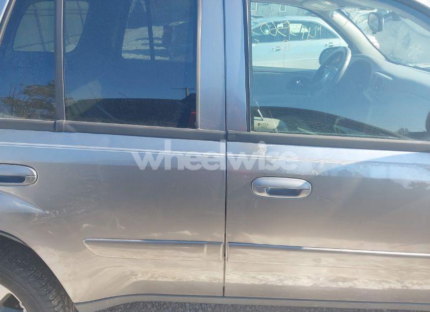 Photo 13 of 2005 Chevrolet Trailblazer LT (VIN 1GNDT13S152213571)