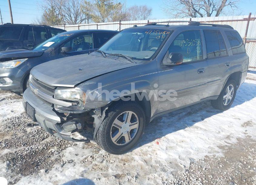 Photo 2 of 2005 Chevrolet Trailblazer LT (VIN 1GNDT13S152213571)