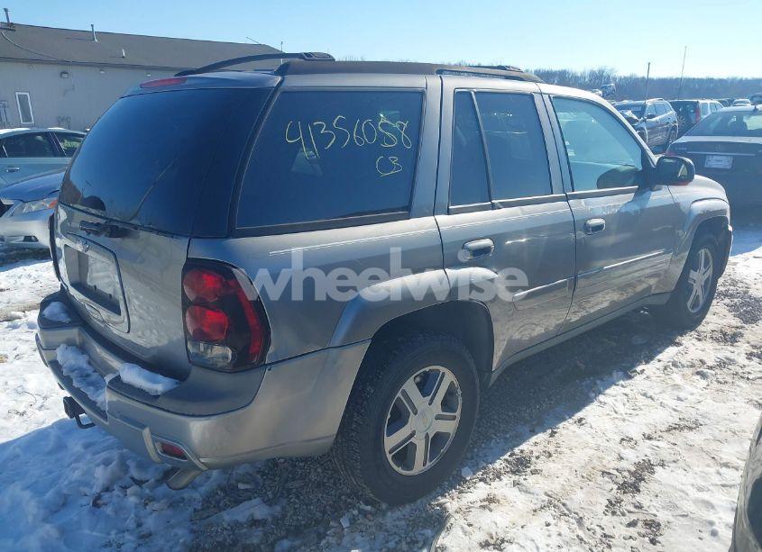 Photo 4 of 2005 Chevrolet Trailblazer LT (VIN 1GNDT13S152213571)