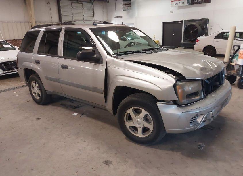 2005 Chevrolet Trailblazer LS (VIN 1GNDT13S152261815) main photo