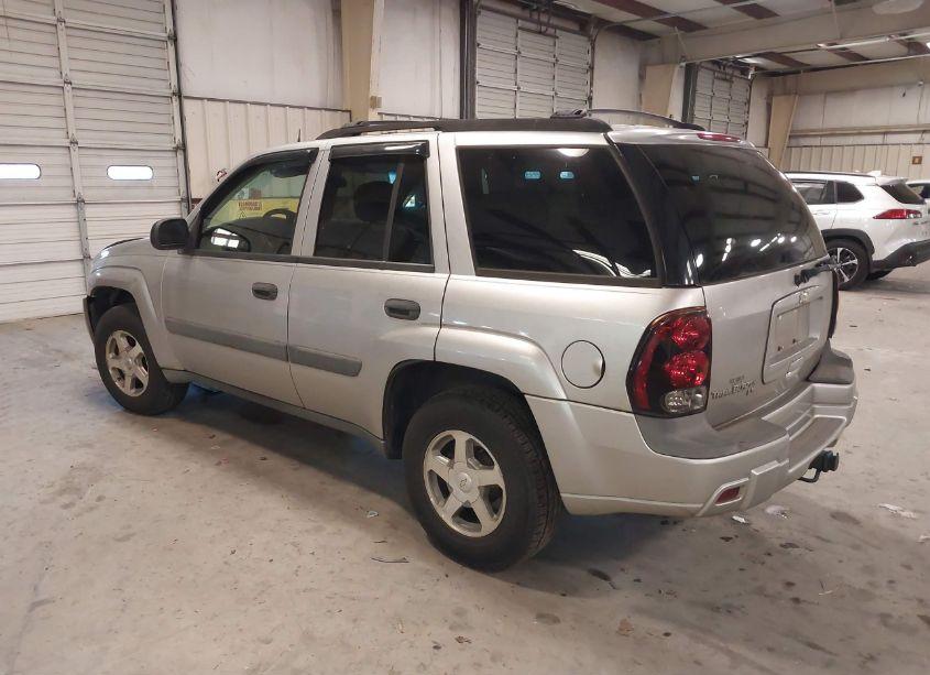 Photo 3 of 2005 Chevrolet Trailblazer LS (VIN 1GNDT13S152261815)