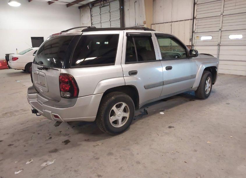 Photo 4 of 2005 Chevrolet Trailblazer LS (VIN 1GNDT13S152261815)