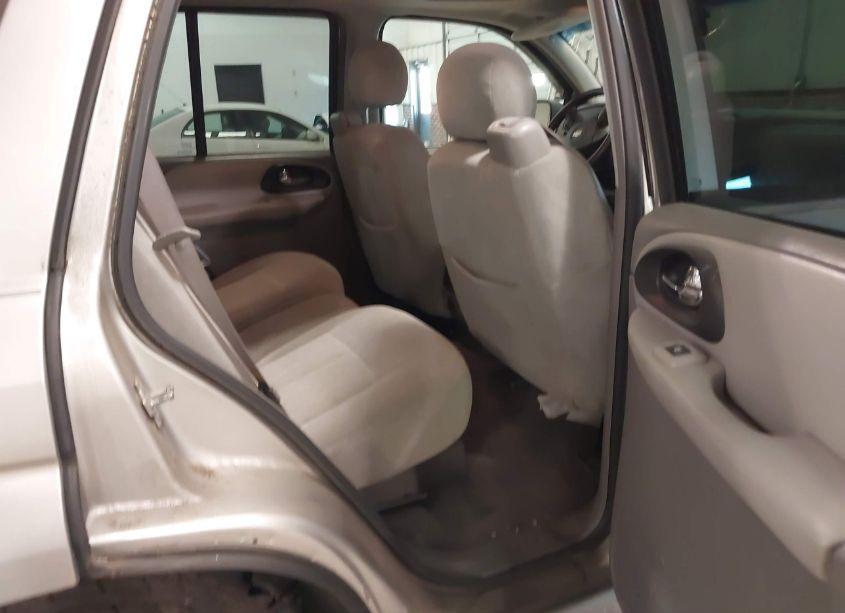 Photo 8 of 2005 Chevrolet Trailblazer LS (VIN 1GNDT13S152261815)