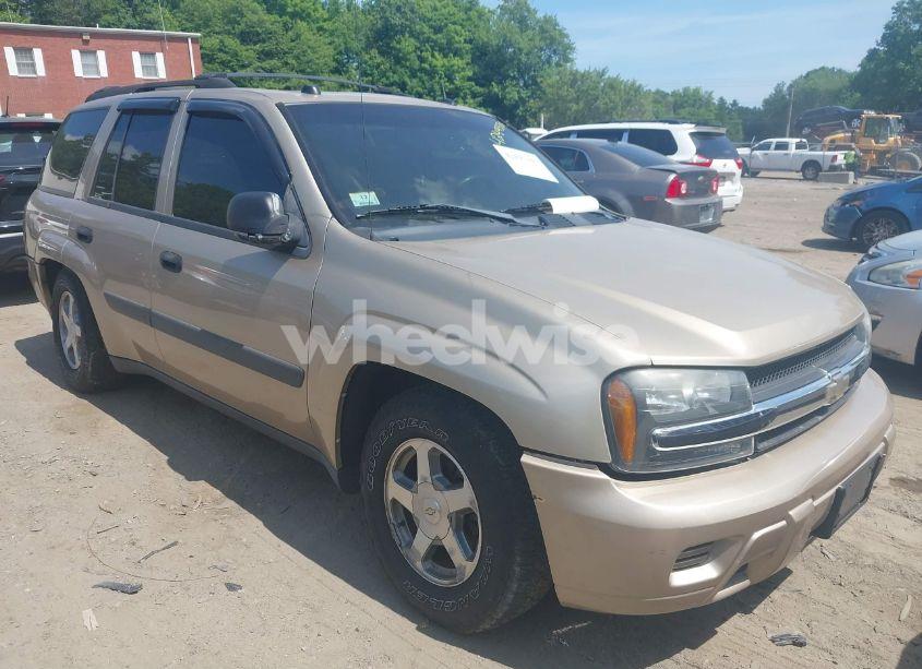 2005 Chevrolet Trailblazer LS (VIN 1GNDT13S152283300) main photo