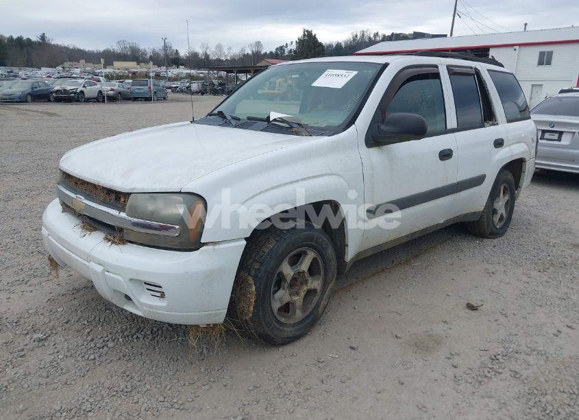 Photo 2 of 2005 Chevrolet Trailblazer LS (VIN 1GNDT13S152302976)