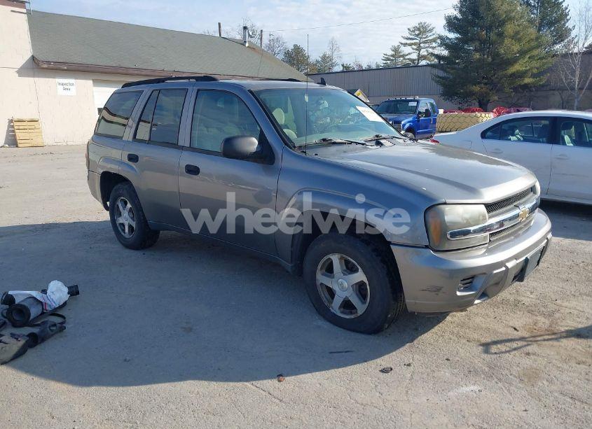 2006 Chevrolet Trailblazer LS (VIN 1GNDT13S162214477) main photo