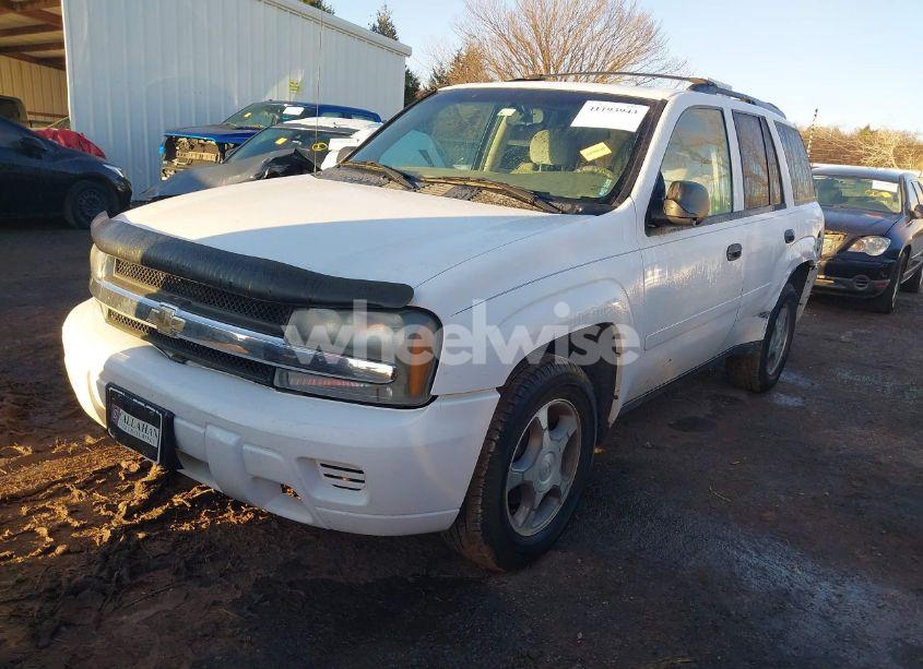 Photo 2 of 2007 Chevrolet Trailblazer LS (VIN 1GNDT13S172182714)