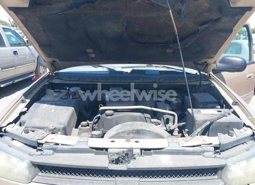 Photo 10 of 2004 Chevrolet Trailblazer LT (VIN 1GNDT13S242408223)