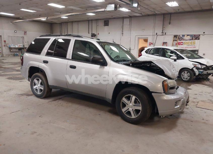 2005 Chevrolet Trailblazer LS (VIN 1GNDT13S252171914) main photo