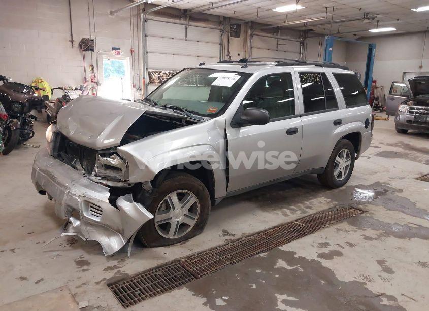 Photo 2 of 2005 Chevrolet Trailblazer LS (VIN 1GNDT13S252171914)