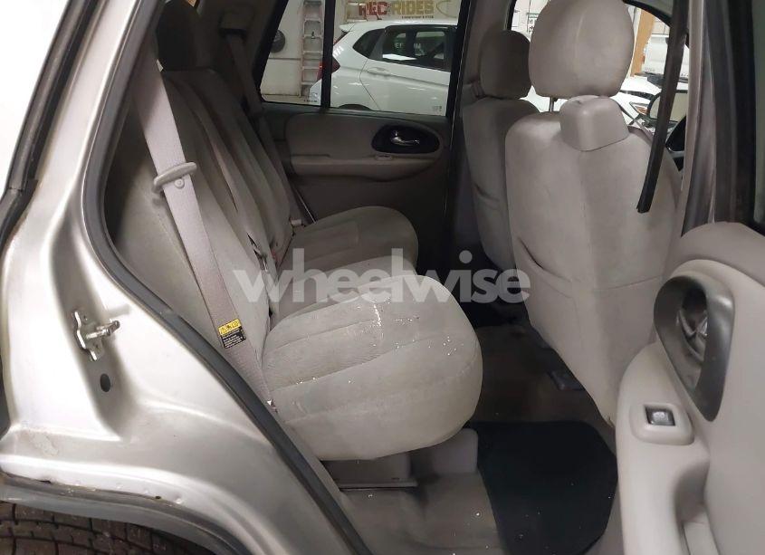 Photo 8 of 2005 Chevrolet Trailblazer LS (VIN 1GNDT13S252171914)