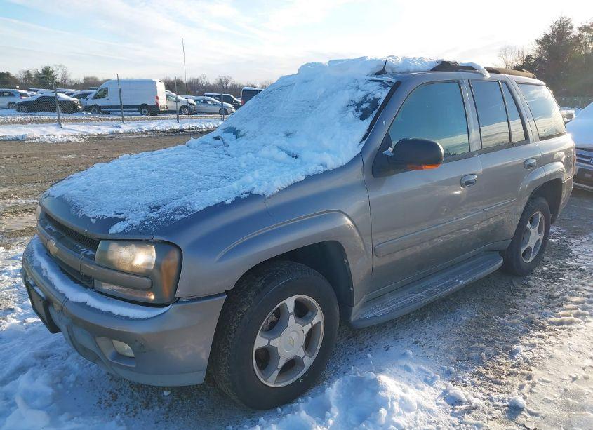 Photo 2 of 2005 Chevrolet Trailblazer LT (VIN 1GNDT13S252279675)