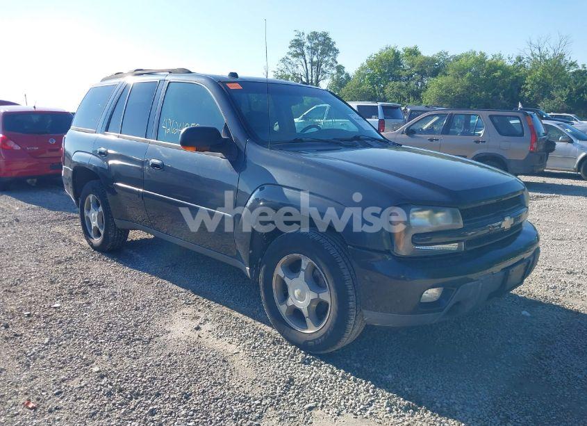 2005 Chevrolet Trailblazer LT (VIN 1GNDT13S252340457) main photo