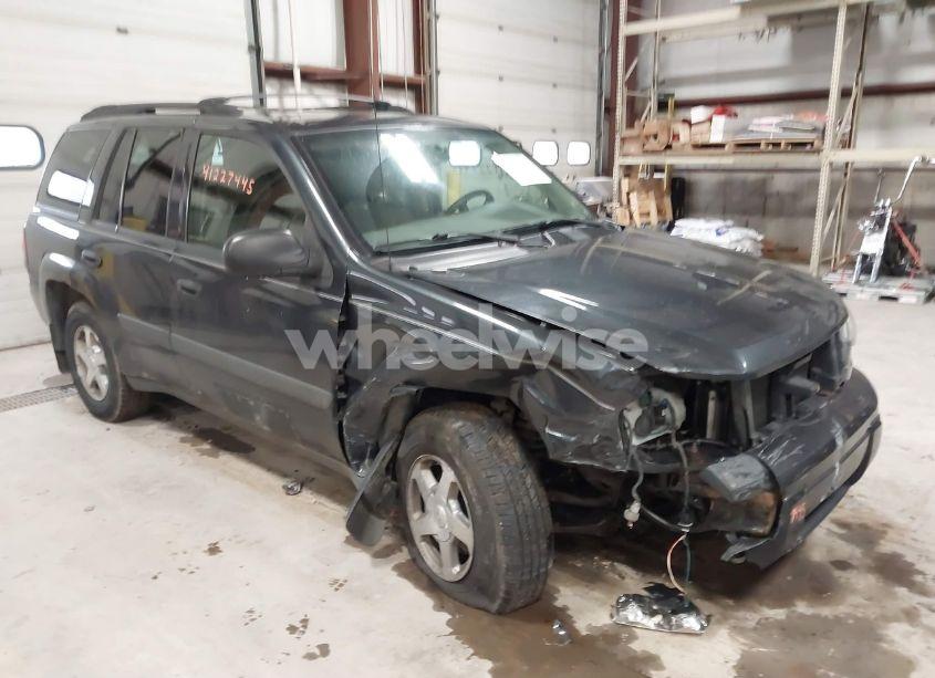 2005 Chevrolet Trailblazer LS (VIN 1GNDT13S252350065) main photo
