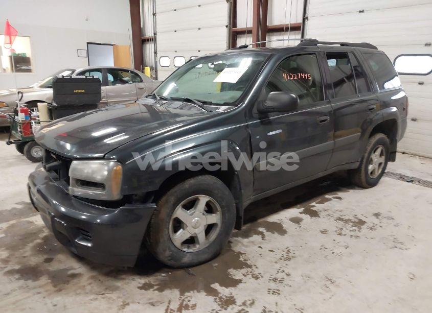 Photo 2 of 2005 Chevrolet Trailblazer LS (VIN 1GNDT13S252350065)