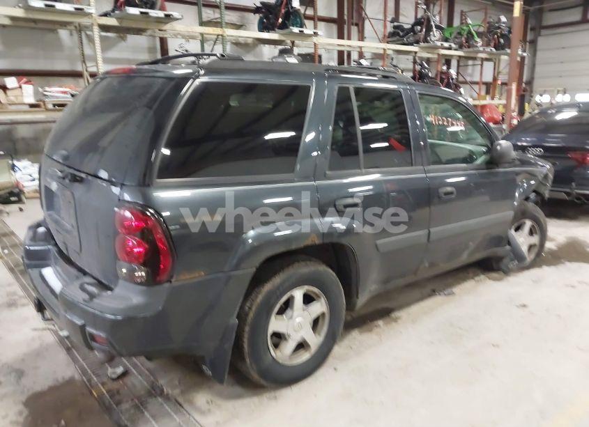 Photo 4 of 2005 Chevrolet Trailblazer LS (VIN 1GNDT13S252350065)