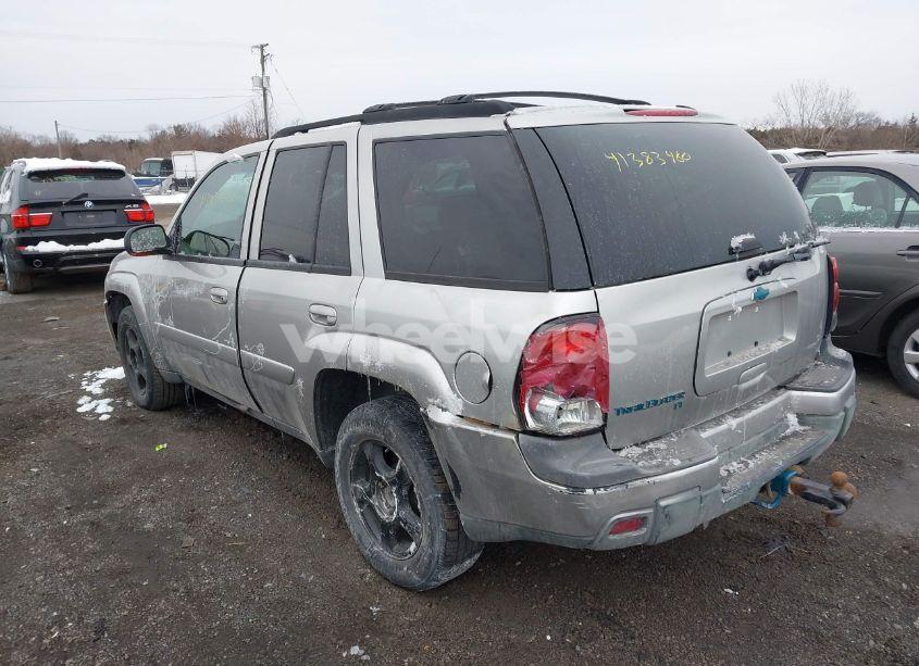 Photo 3 of 2005 Chevrolet Trailblazer LT (VIN 1GNDT13S252382322)