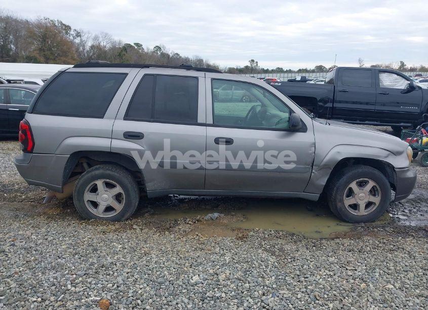 Photo 13 of 2005 Chevrolet Trailblazer LS (VIN 1GNDT13S352324364)