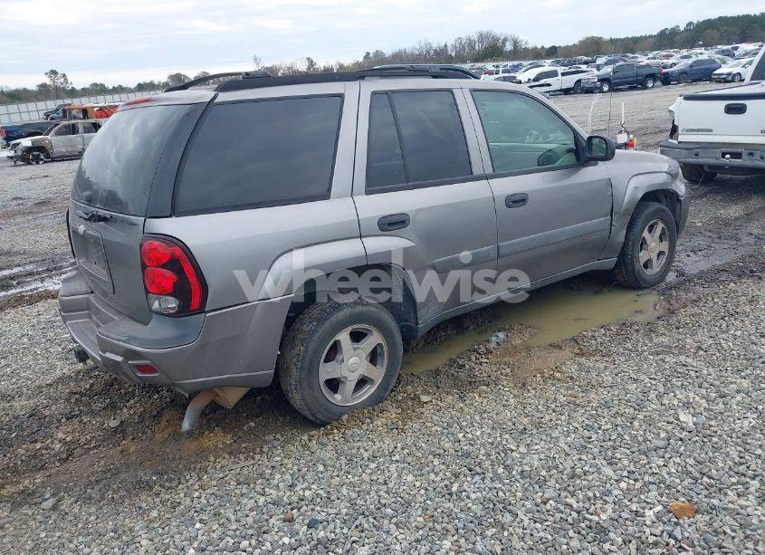 Photo 4 of 2005 Chevrolet Trailblazer LS (VIN 1GNDT13S352324364)