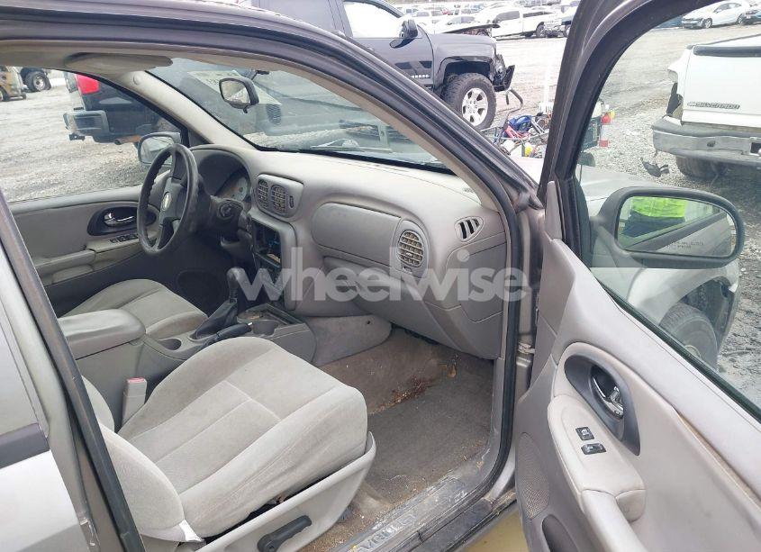 Photo 5 of 2005 Chevrolet Trailblazer LS (VIN 1GNDT13S352324364)