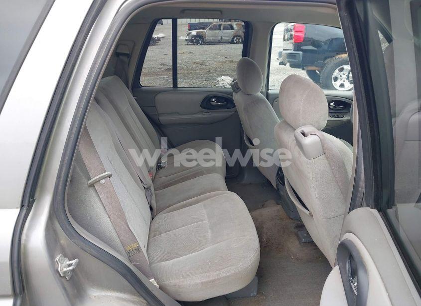 Photo 8 of 2005 Chevrolet Trailblazer LS (VIN 1GNDT13S352324364)
